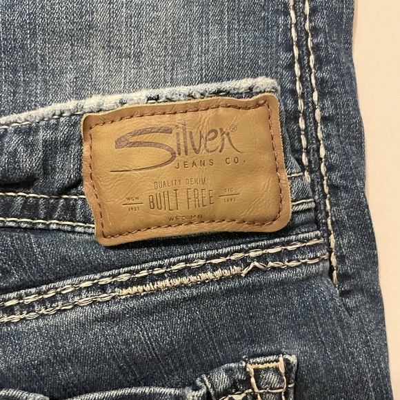 Silver Jeans Capri distressed denim size 28x22 1/2” - Picture 4 of 6